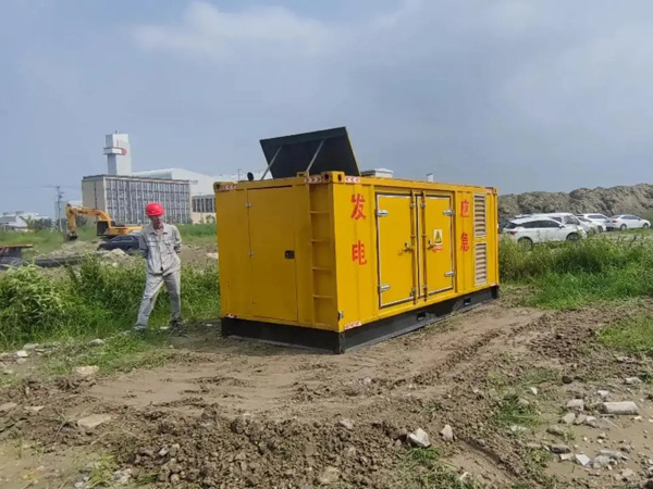 阜康200KW柴油发电机机组每小时的油耗量受哪些因素影响？